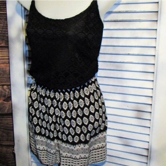 NWOT Three Pink Hearts Med Lace Romper - Picture 10 of 12